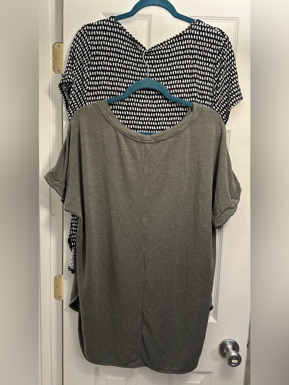 🖤🤍 Bundle of 2: Relaxed Short-Sleeve Tops Size XXL - Picture 3 of 13